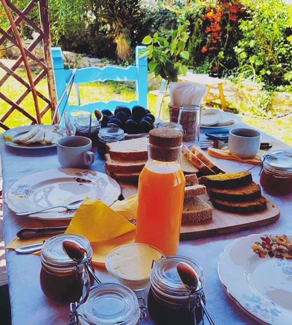 Cyprus Brunch at kikas gardens in paphos 