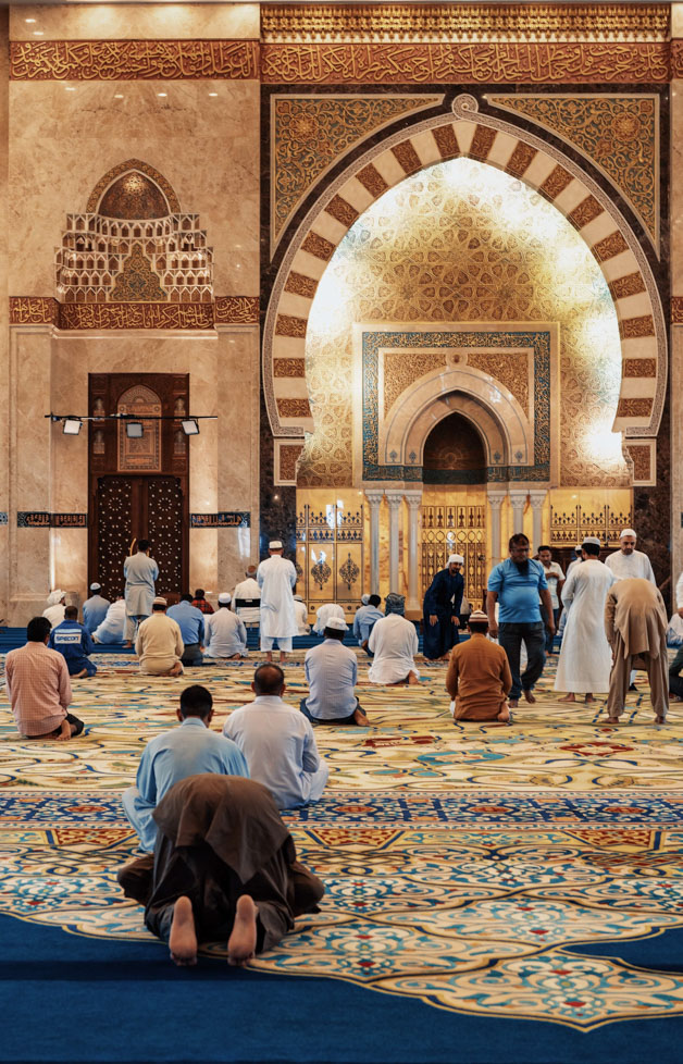 muslims praying in a mosque - read more in my Istanbul Travel Blog 
