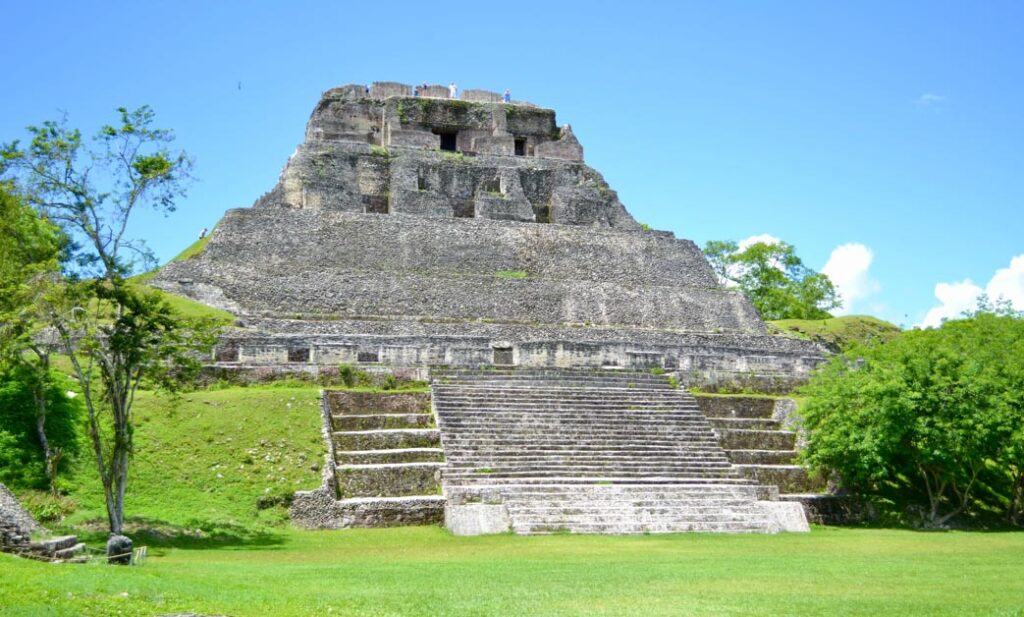 one of the 900 maya ruins in Belize - Belize fun facts 