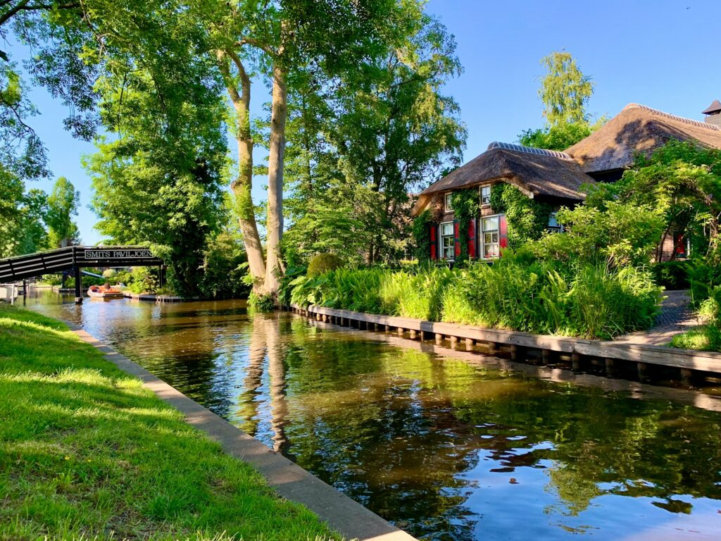 a day trip to Giethoorn - the venice of the north - is a great addition to any Amsterdam solo travel trip 