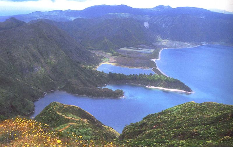 Lagoa do Fogo crater lake in São Miguel, Azores