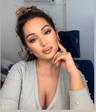 Life lately has been so hectic. Lonely, but empowering. Stressful, but rewarding. Working hard, creating work that *means something* 🥹
I may not have time for photos and stories at the moment, but heres to all of you that work hard towards making your dreams a reality. 
I see you, hang in there! 🩷 Tia x